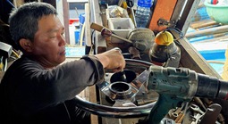 Giá dầu “nhảy múa”, nhiều ngư dân Đà Nẵng cân nhắc lên đời công nghệ