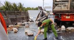 Tai nạn trên tuyến cao tốc Trung Lương - Mỹ Thuận, phụ xế tử vong trong cabin