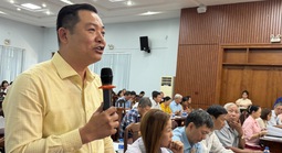 Cử tri ở TPHCM gây chú ý khi đề cập giá xăng dầu, giá gas đang leo thang