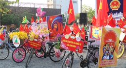 Phường ở TPHCM xuống đường tuyên truyền cho ngày bầu cử