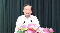 Bí thư Thành ủy TPHCM cảnh báo nguy cơ trẻ em lệ thuộc điện thoại thông minh