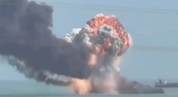 VIDEO: Tàu Iran bốc cháy dữ dội tại cảng chiến lược Bandar Abbas