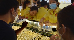 Giá vàng hôm nay, 10-3: Đảo chiều sụt giảm mạnh