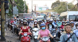 Cử tri phường Long Bình kiến nghị sớm gỡ "nút thắt cổ chai" đường Lê Văn Việt