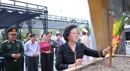 Phó Thủ tướng Phạm Thị Thanh Trà tri ân các anh hùng liệt sĩ ở Quảng Trị