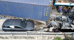 TPHCM: Tai nạn trên đường Võ Chí Công, CSGT nỗ lực giải toả ùn ứ