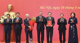 Tổng Bí thư, Chủ tịch nước trao Quyết định của Bộ Chính trị chỉ định Đảng ủy Quốc hội