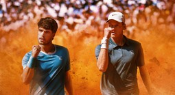 Alcaraz bảo vệ vị thế số 1 trước Sinner, bằng chuỗi thắng 15 trận liên tiếp trên sân "đất nện"