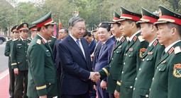 Xây dựng Lực lượng Vũ trang Quân khu 1 vững mạnh toàn diện