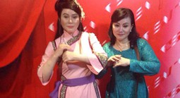 Nghệ sĩ Cẩm Thu nhìn lại Phan Kim Liên sau 9 năm gặp lại bức tượng sáp