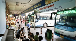 Đi lại dịp lễ bắt đầu nhộn nhịp