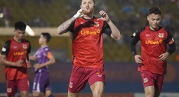 HLV Vũ Tiến Thành giúp Ninh Bình FC giành chiến thắng kịch tính ở Gò Đậu