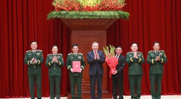 Tổng Bí thư, Chủ tịch nước Tô Lâm trao quyết định của Bộ Chính trị về công tác cán bộ 