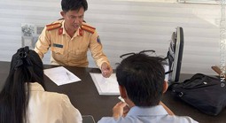 Xử phạt cô gái có hành vi nguy hiểm tại nút giao đường sắt