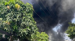 Nhiều xe máy bị thiêu rụi trong vụ cháy sáng nay ở TPHCM