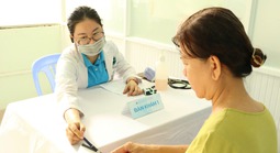 Người dân 19 xã, phường an toàn khu tại TPHCM được cấp thẻ BHYT miễn phí