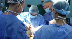 Lạm dụng corticoid điều trị viêm da, người phụ nữ bị hoại tử khớp háng