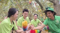 CLIP: Xem hoa hậu, nam vương thụ phấn cho "loài cây tỉ đô"