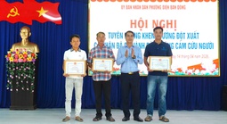 Khen thưởng 3 cá nhân ở Đà Nẵng cứu sống 13 người đuối nước