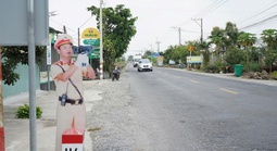 Tây Ninh: Hình nộm cảnh sát giao thông bắn tốc độ khiến tài xế giật mình