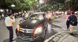 Uống bia rượu, tài xế Mercedes tông xe liên hoàn