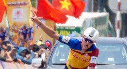 Chặng 12 Cúp truyền hình TP HCM 2026: Ngoại binh Thụy Sĩ đơn độc về nhất chặng