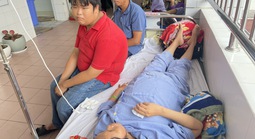 "Xót lòng gia cảnh nam sinh lớp 9 bệnh tật, đi bán vé số dạo ở Cần Thơ": Lay động nhiều người