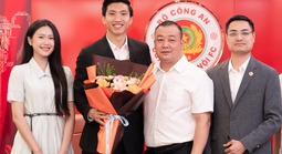 Đoàn Văn Hậu nhận "lót tay" khủng khi gia hạn hợp đồng với CLB CAHN