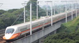 ĐƯỜNG SẮT TỐC ĐỘ CAO: PHÉP THỬ NĂNG LỰC QUỐC GIA: Khoảng cách được "vẽ lại"

