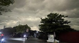 Chuyên gia nói gì về bầu trời bỗng tối sầm vào sáng nay 17-4 ở Hà Nội?