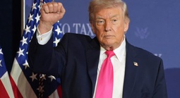 Iran thông báo "mở cửa hoàn toàn" eo biển Hormuz, ông Donald Trump "cảm ơn"