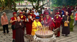 Đức Gyalwang Drukpa lần đầu thăm Đền Hùng