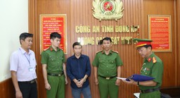 Bắt 2 đối tượng đổ hơn 500 tấn da bò hôi thối xuống đất gây ô nhiễm môi trường