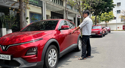 Thuê xe tự lái dịp lễ: Thừa xe xăng, khan xe điện