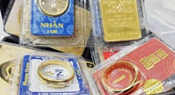 Giá vàng miếng SJC và vàng nhẫn rút nhanh cách biệt với giá thế giới