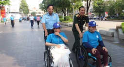 Hơn 1.300 người tham gia Ngày Người khuyết tật Việt Nam tại phố đi bộ Nguyễn Huệ