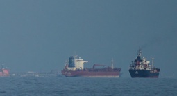 Hải quân Iran nổ súng ở eo biển Hormuz