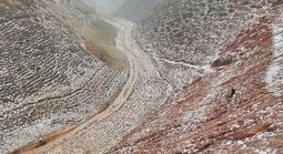 VIDEO: Mưa đá phủ trắng đồi núi 