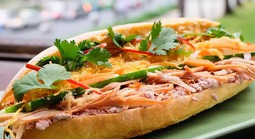 Bộ Y tế vào cuộc vụ hơn 20 người nghi ngộ độc bánh mì 