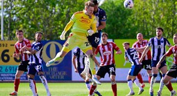 Thủ môn ghi bàn phút 90+6, Cardiff thăng hạng đầy cảm xúc