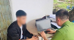 Nam thanh viên 19 tuổi đi xe máy tông CSGT bị thương