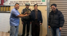 Chủ quán ăn ở Đà Lạt bất ngờ phát hiện 1 con vật quý hiếm bò vào quán