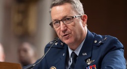 Mỹ tuyên bố sẽ bắt giữ tàu liên quan đến Iran