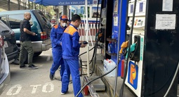 Băn khoăn khi giao doanh nghiệp định giá xăng dầu