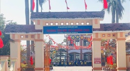 Quảng Trị: Tạm đình chỉ một hiệu trưởng vì nghi vấn "chạy" hợp đồng giáo viên