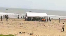 Hai bé trai mất tích khi đi tắm biển