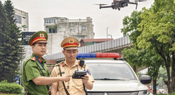 CSGT bay flycam, camera AI bắt lỗi loạt tài xế dừng đỗ xe sai quy định