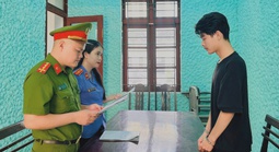 Hai mẹ con mượn xe, mang đi cầm cố để lấy tiền tiêu xài