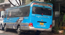 Xe khách bị "bỏ mặc” trước nhà dân suốt hơn 7 tháng