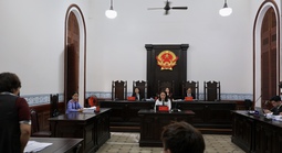 Mẹ và vợ cố người mẫu, diễn viên Đức Tiến lại gặp nhau ở tòa?